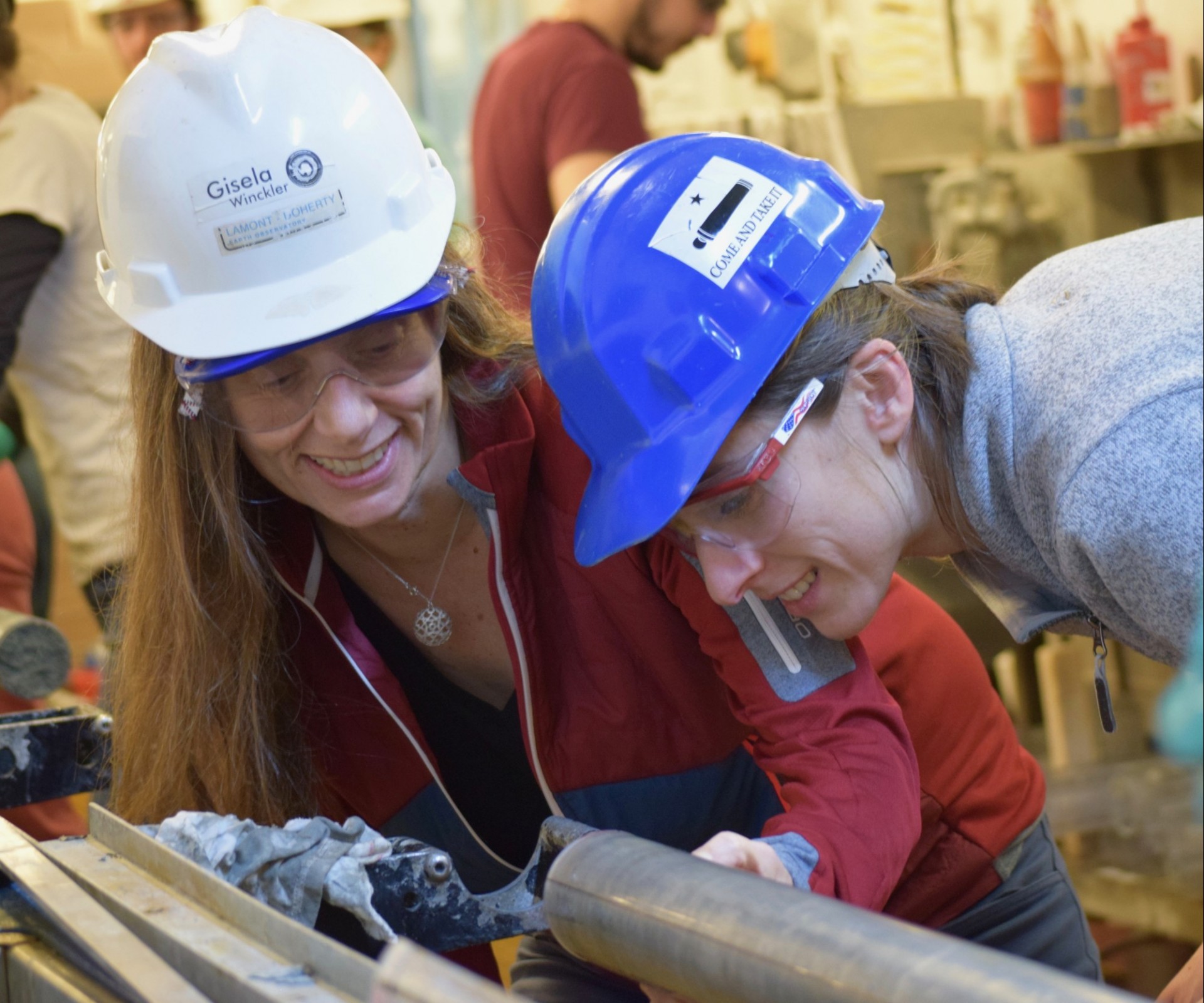 Gisela Winckler and Julia Gottschalk examine a new sediment core