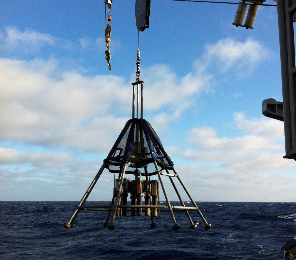 Deploying the multi-core system on cruise AT26-19 to the Juan de Fuca Ridge Deploying the multi-core system on cruise AT26-19